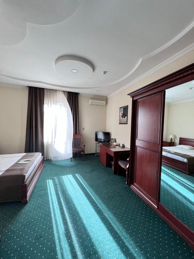 Grand Nur Hotel Tasjkent Buitenkant foto