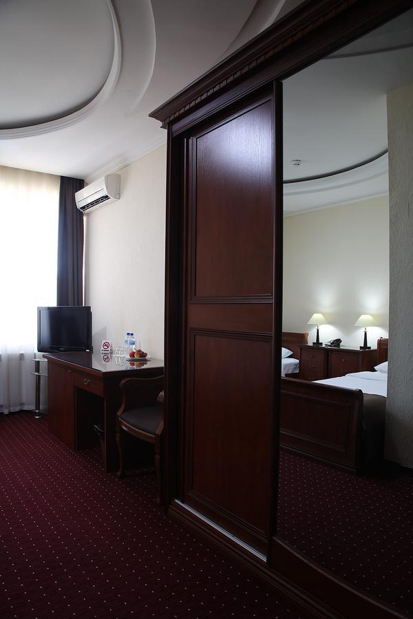 Grand Nur Hotel Tasjkent Buitenkant foto